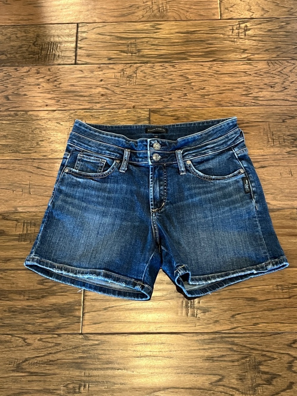 Silver Jeans Suki Short Mid Rise Size 27